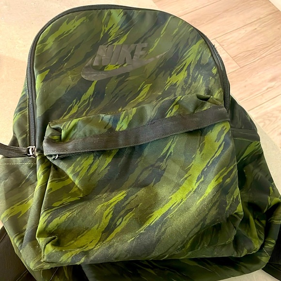 Nike - Green Camo Backpack - Picture 1 of 4